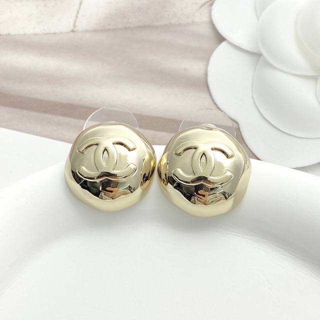 Today's new model, code E3206 Chanel earrings are a hot seller! Chan 25 mirrore