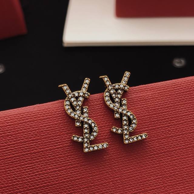 No. Yed0085 Antique Gold Yvessaintlauren* Latest Mini Letter Diamond Earrings C