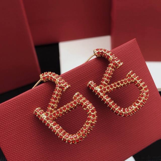 No. Ved0080 Valentino earrings with diamonds, full of diamonds, medium red diam