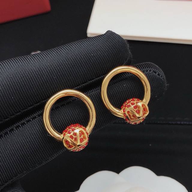 No. Ved0131 Valentino's latest round earrings with diamonds in red Zp brass mat
