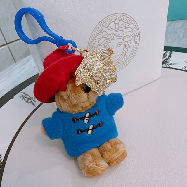 New product release: Versace keychain and bag hook, the latest model. This bag