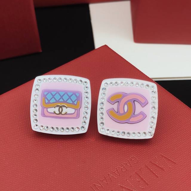 No. Xed0100 Chanel's new square bag pattern earrings Chanel 24C jewelry spring