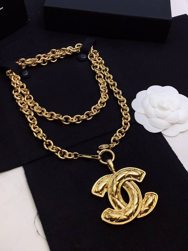 New super hot out of stock King sells very well Chanel new necklace classic bes