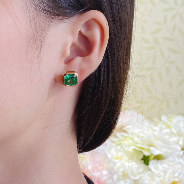 Colored Gemstone: Custom-made, imported, vintage square-shaped Green Ice Flower