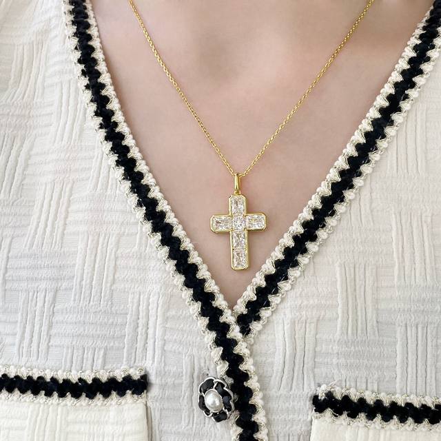 v Gold material imported custom step diamond cross necklace various trendy Inter