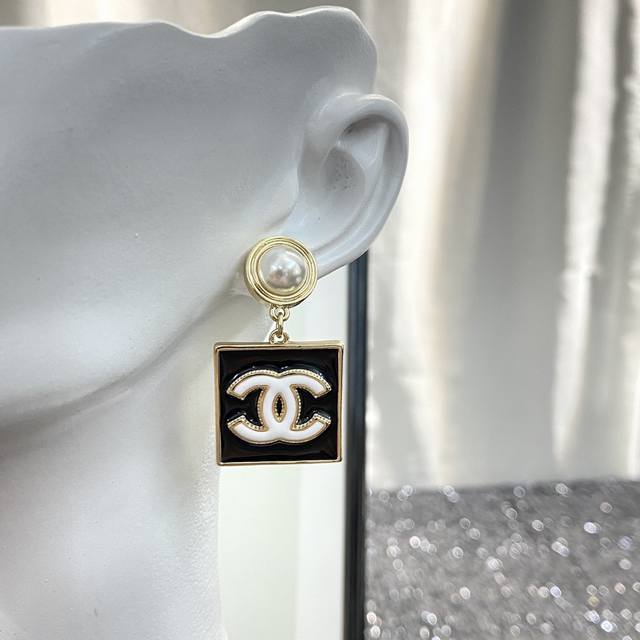 Code E1891 Chanel bestseller earrings, hot new arrival Chane enamel metal penda