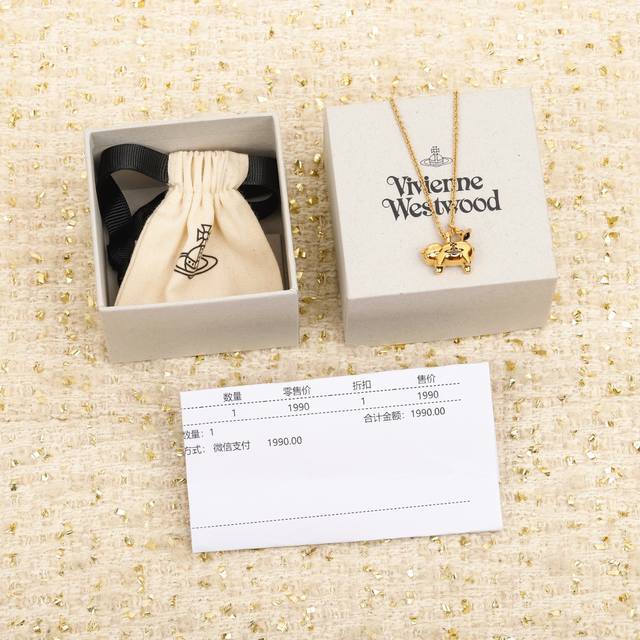 High-quality details as shown in the picture. This Vivienne Westwood piggy neckl