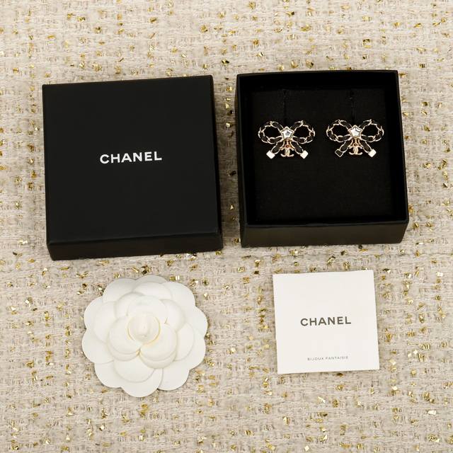 250518 We offer Zp9360. Large quantities available. Black Leather Bow Earrings,