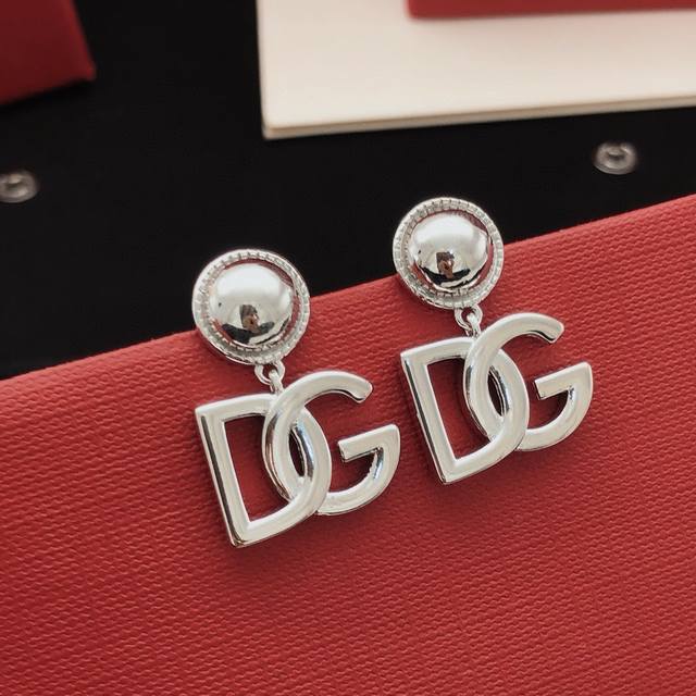 No.Dged0033 Dg*Latest silver polished earrings consistent Zp brass material