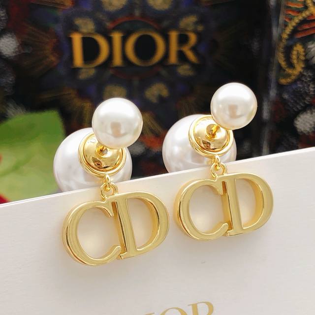 Number Ded0366 Dio*Latest model large and small pearl pendant Cd smooth earrings