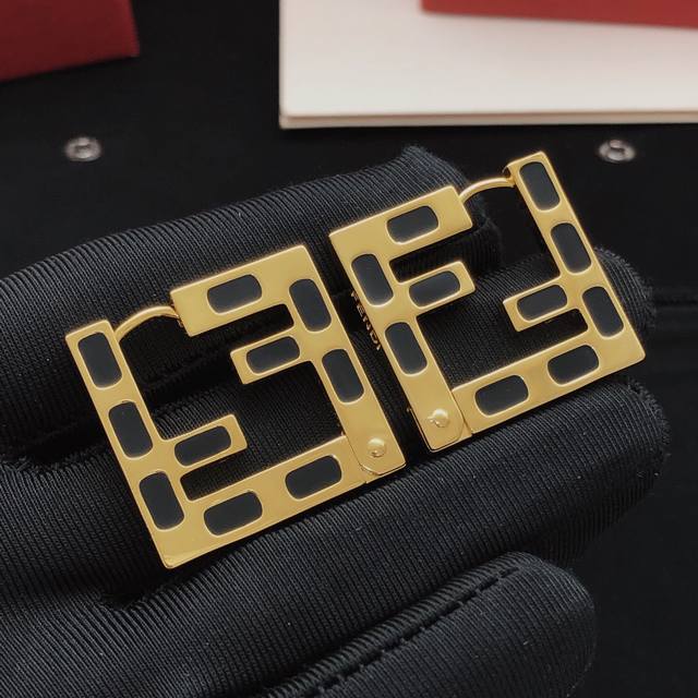 No. Fded0106 Fend* latest black square earrings consistent Zp brass material