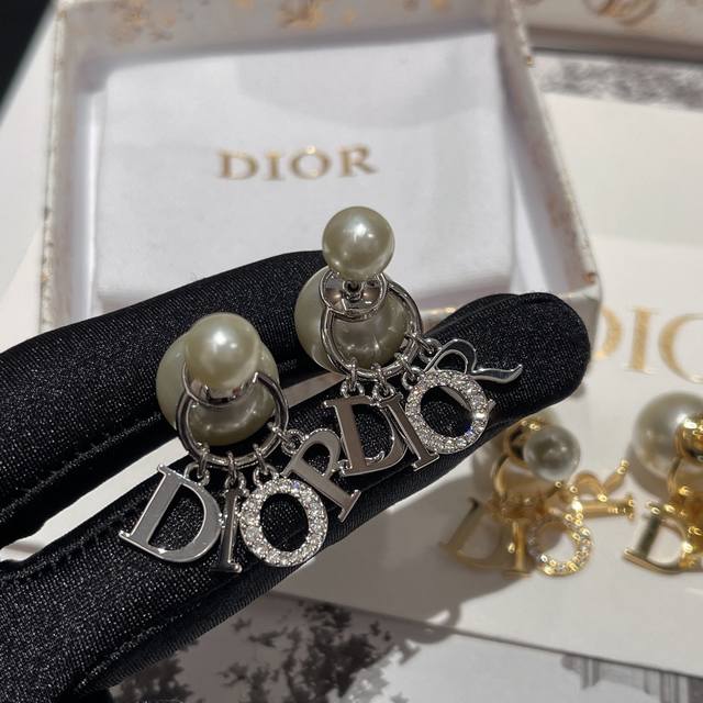 No. Ded0459 Silver Dior large and small pearl tassel Dior letter silver diamond
