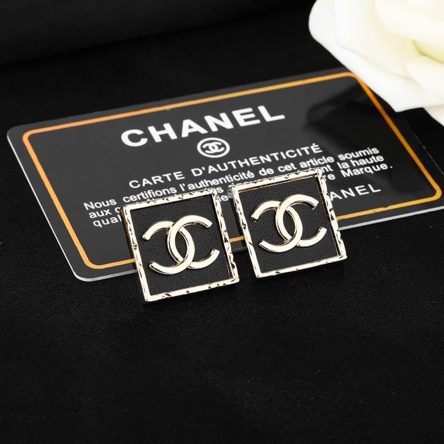 Chanel's new flower pot earrings are made with great care in every detail. This