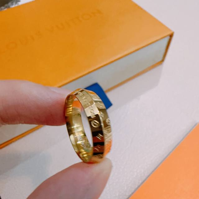2630 New original goods Lv ring Louis Vuitton counter consistent material popula