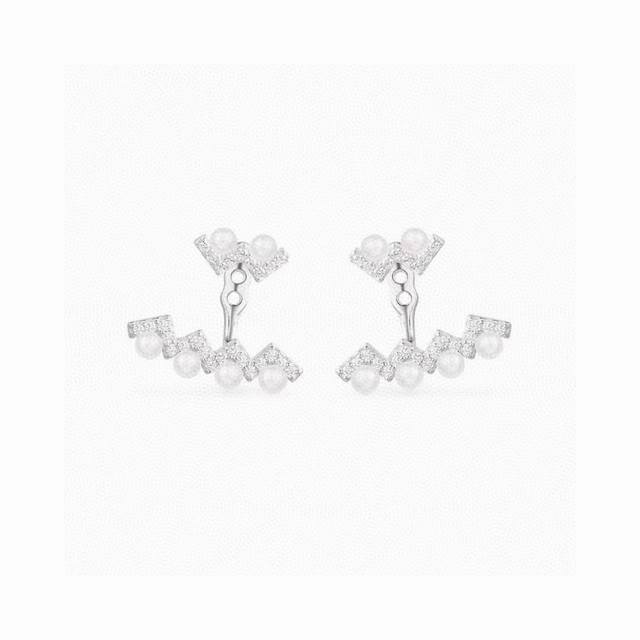 Apm, Monaco geometric earrings with W-shaped wave pattern and pearls. The gentle