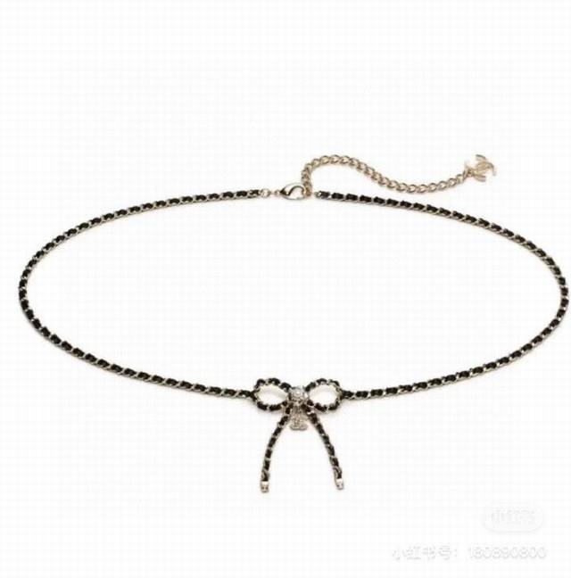 Chanel 25B black leather bow waist chain can be used as a long sweater chain or