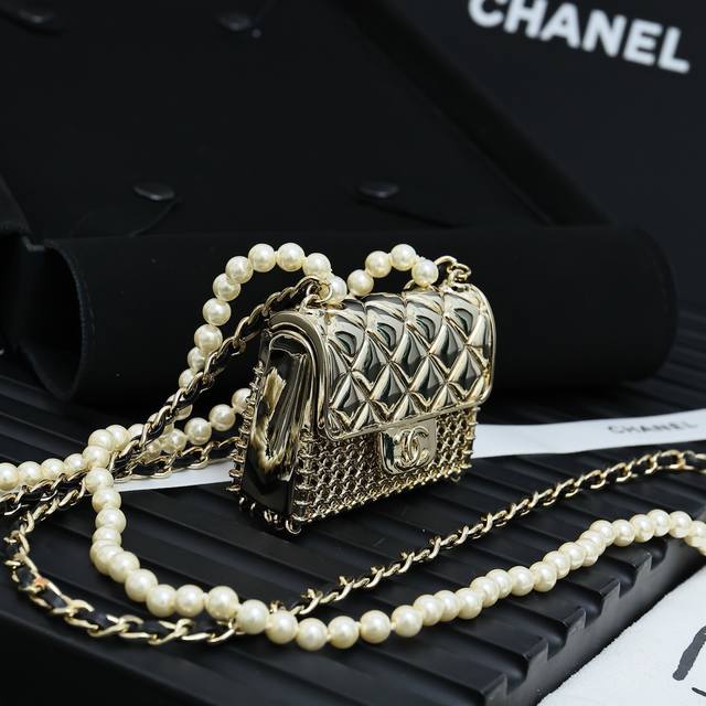 Chanel classic double-layer pearl crossbody metal bag An essential metal bag, Ex