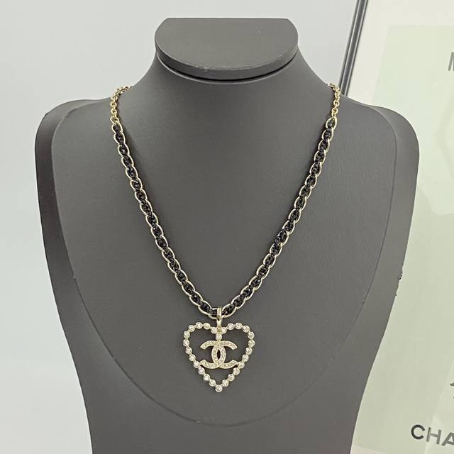 Code N1055 Chanel necklace hot seller Chan 25 gold diamond double C hollow hear