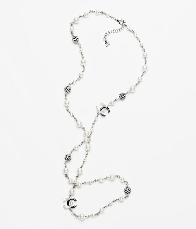 Chanel's hot-selling necklace, Chanel 23 Black and White Rhinestone Double C Pea