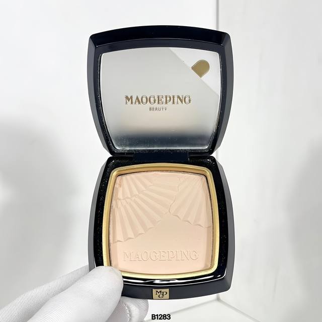 High-quality Mao Geping Little Golden Fan Powder Compact 11.5G. Code B1283! Two