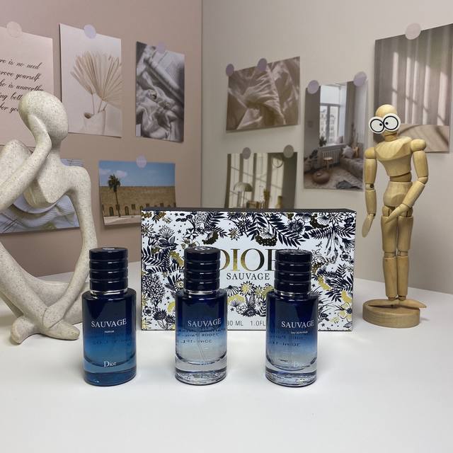 High-quality Dior Sauvage Men's Sample 3-Piece Set. 30ml x 3, with spray nozzle.