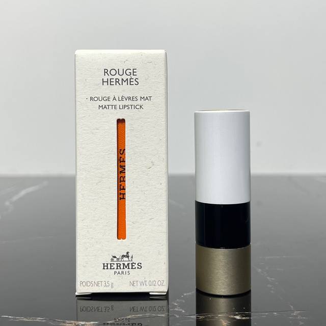 High-quality Hermes lipstick 3.5G. Shade: 85# Eiacs code! Hermes lipsticks are a