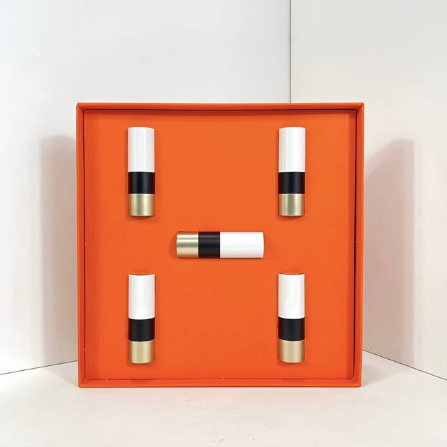 High-quality Hermes lipstick sample set (5 pieces). Comes with a gift bag and He
