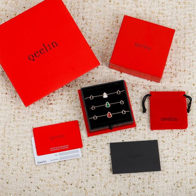 Green, White, Red Our Wulu series Qilin bracelet Zp14950+ is available for custo