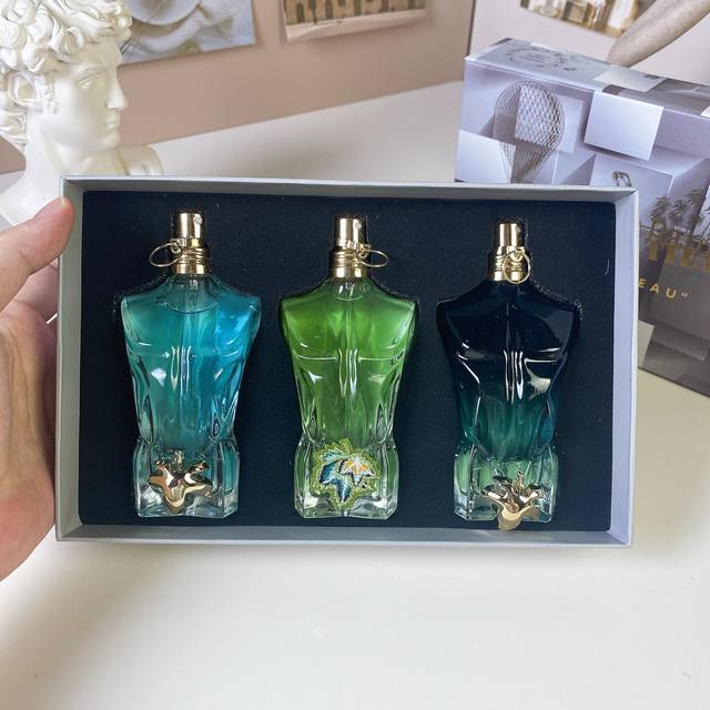 High-quality new Jean Paul Gaultier white box nude men's sample three-piece set.