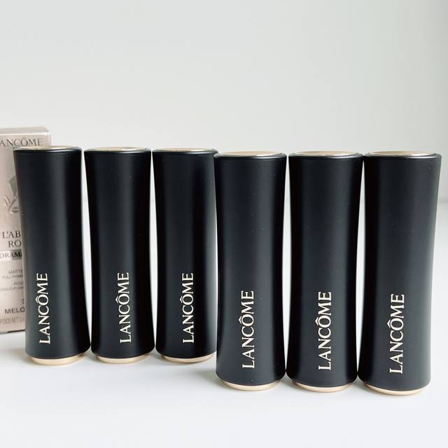 High-quality Lanc?me Slim Velvet Black Tube Lipstick (New Version)! Can be paire