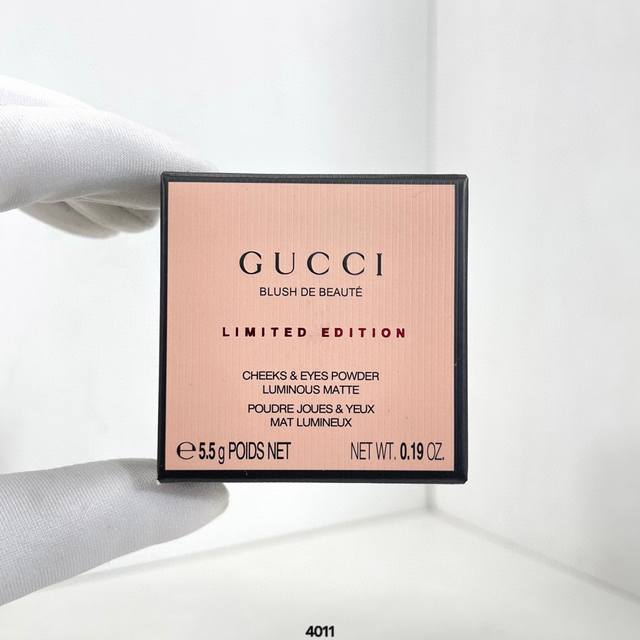 High-quality Gucci blush Christmas edition! Shade: 10# Soft Peach. Ddd
