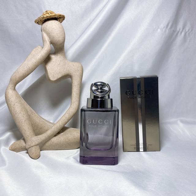 Gucci Classic Men's Eau de Toilette, a fresh and long-lasting woody fragrance fo