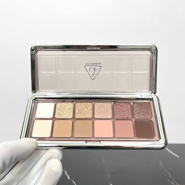 High-quality 3Ce 12-color eyeshadow palette, apricot pink. Gf002 code! Of all th