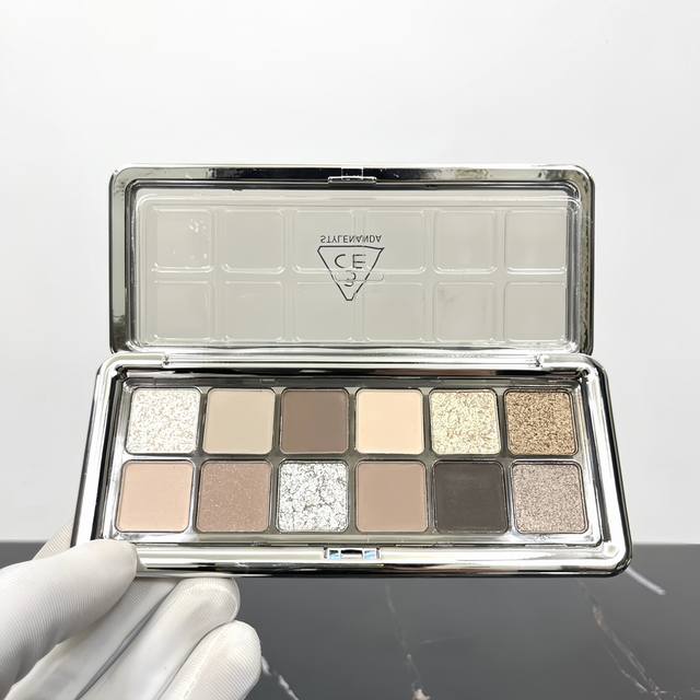 High-quality 3Ce 12-color eyeshadow palette (cement shade). Ncwdfs code! Raw Nue