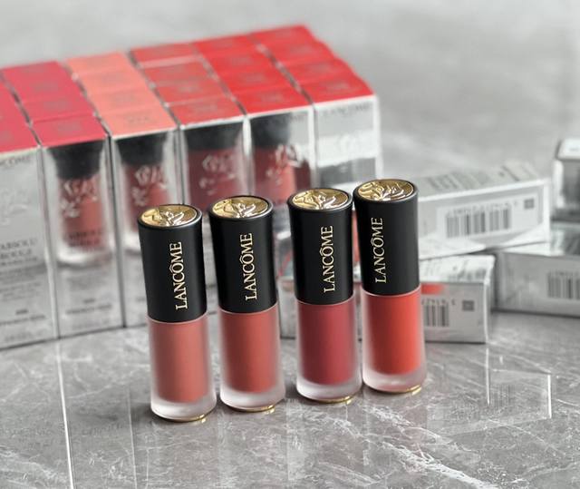 Mingtong Version A must-have in the world of lip glosses! A very moisturizing an