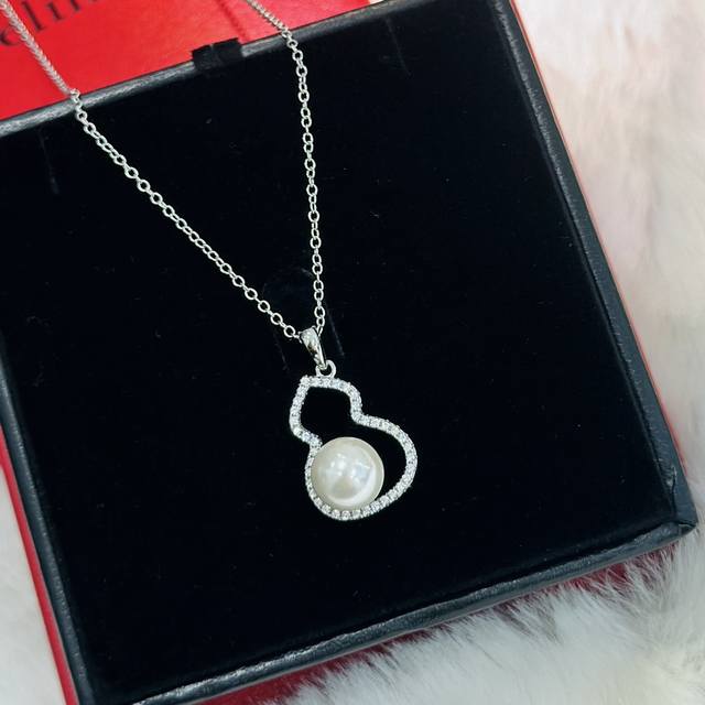 C593 A delicate and high-end gourd and pearl openwork necklace, a goddess-style