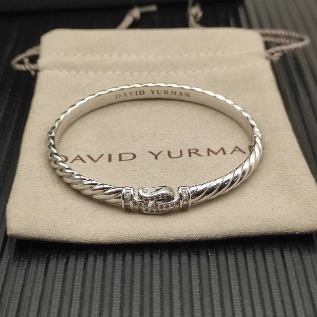 David Yurman 6.2mm Silver Diamond-set Hook Clasp Engraved Wave Bangle 19cm. Item