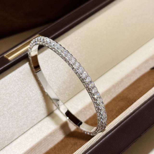 A6217 High-end custom-made, classy, and highly individualistic new designer thre