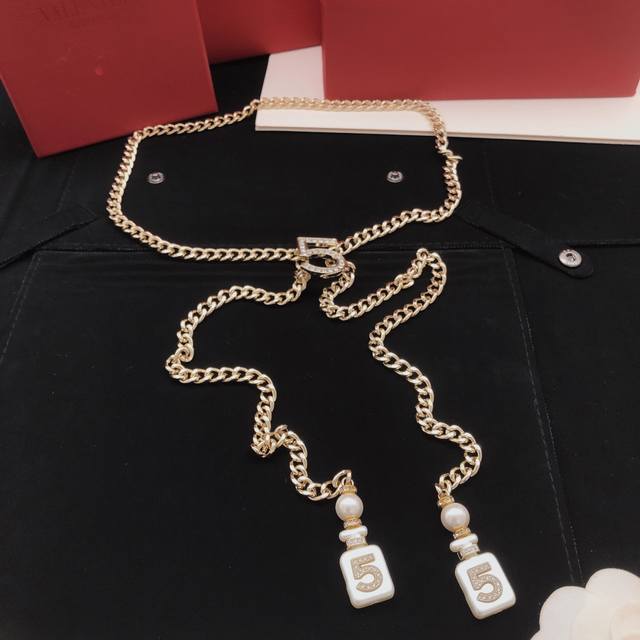 Item No. Xxl0903 Ch*Nel latest style 5-shaped perfume bottle waist chain sweater