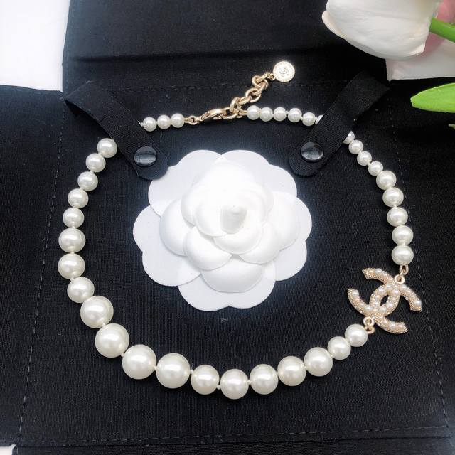Item No. Xxl0017 100th Anniversary Pearl Short Necklace/Collarbone Chain. This s