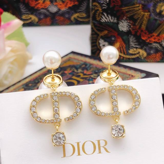 Item No. Ded0453 Dio* Latest style pearl stud earrings with matching rhinestones