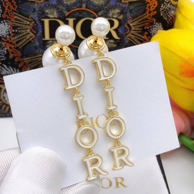 Item No. Ded0413 21 Autumn/Winter New White Droplet Letter Tassel Earrings with