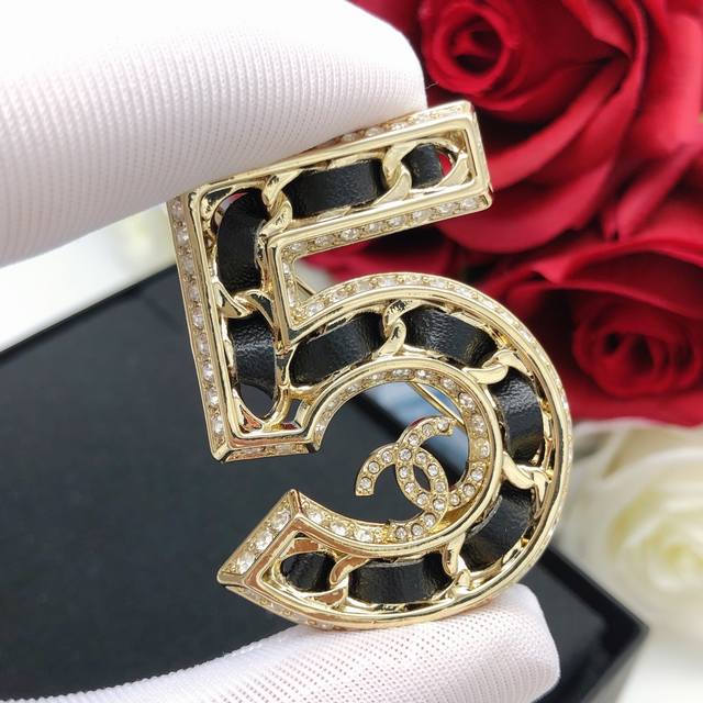 Item No. Xxz0096 Chanel 5-shaped brooch Classic, fashionable, and versatile item