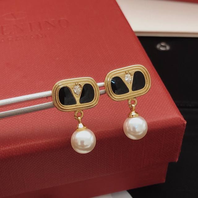 Item No. Ved0305 Valenti*O Latest Style Dangling Pearl Earrings, identical to Zp