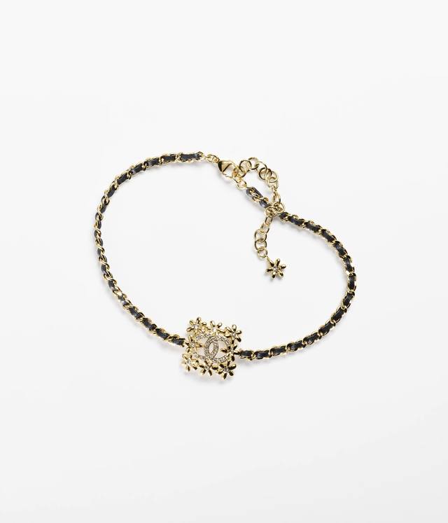 New Chanel Leather Chain Necklace - A must-have for sweet and cool fashionistas,