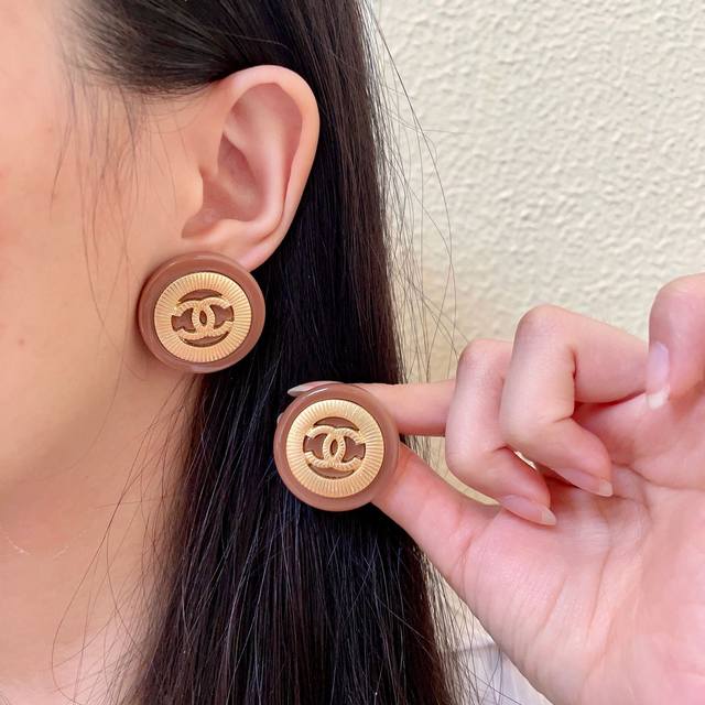 Chanel Double C earrings in three colors (Ddd)