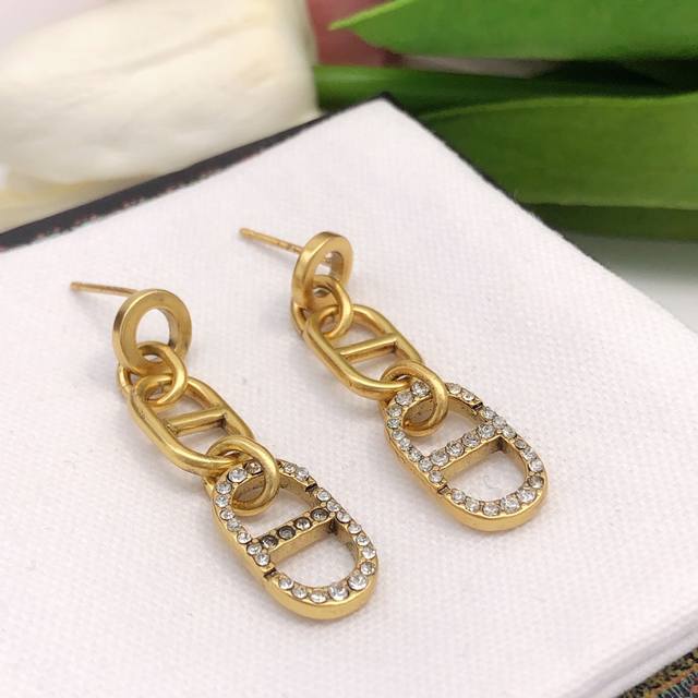 Item No. Ded0264 Dior Vintage Tassel Earrings. Exquisite craftsmanship, understa