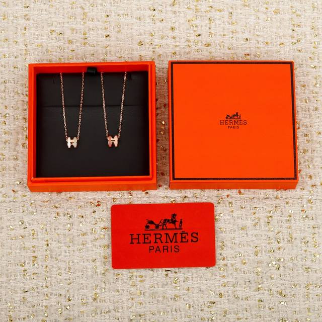 203142 Our product, Zp4030, is a top-tier, perfect replica of the Herm S Mini Po