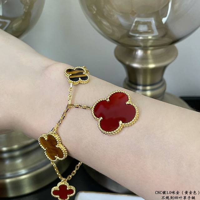 V Gold Plated 1.0mm Tin Gold Vca Premium Irregular Four-Leaf Clover Bracelet. Th