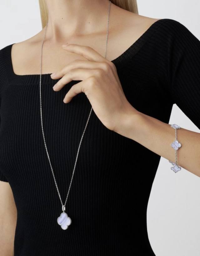 Large four-leaf clover necklace with V-gold plated with gold, Cnc clasp, Zvca na